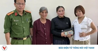 Nhặt được hơn 56 triệu đồng, 2 phụ nữ giao nộp công an trả lại người đánh rơi