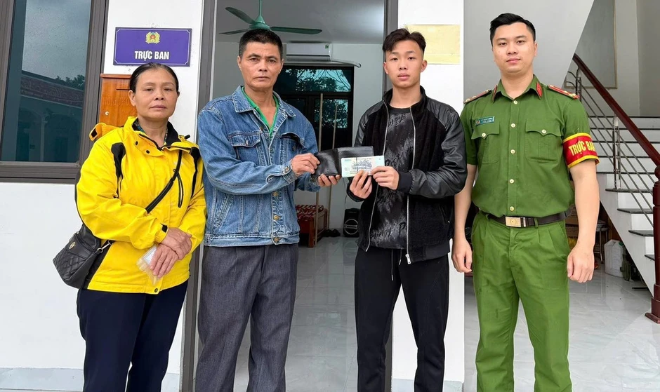 Nhặt được tiền và ví, hai học sinh Tuyên Quang có hành động đẹp Nhặt được tiền và ví, hai học sinh Tuyên Quang có hành động đẹp