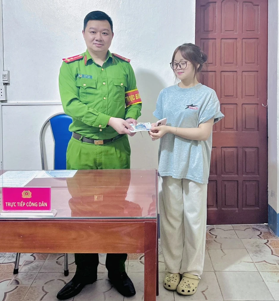 Nhặt được tiền và ví, hai học sinh Tuyên Quang có hành động đẹp Nhặt được tiền và ví, hai học sinh Tuyên Quang có hành động đẹp