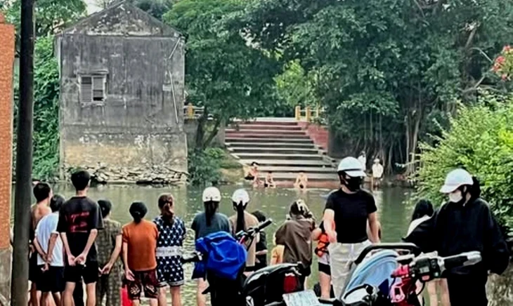 Nhảy từ cây cao xuống sông Kiến Giang, một học sinh lớp 9 chết đuối thương tâm Nhảy từ cây cao xuống sông Kiến Giang, một học sinh lớp 9 chết đuối thương tâm
