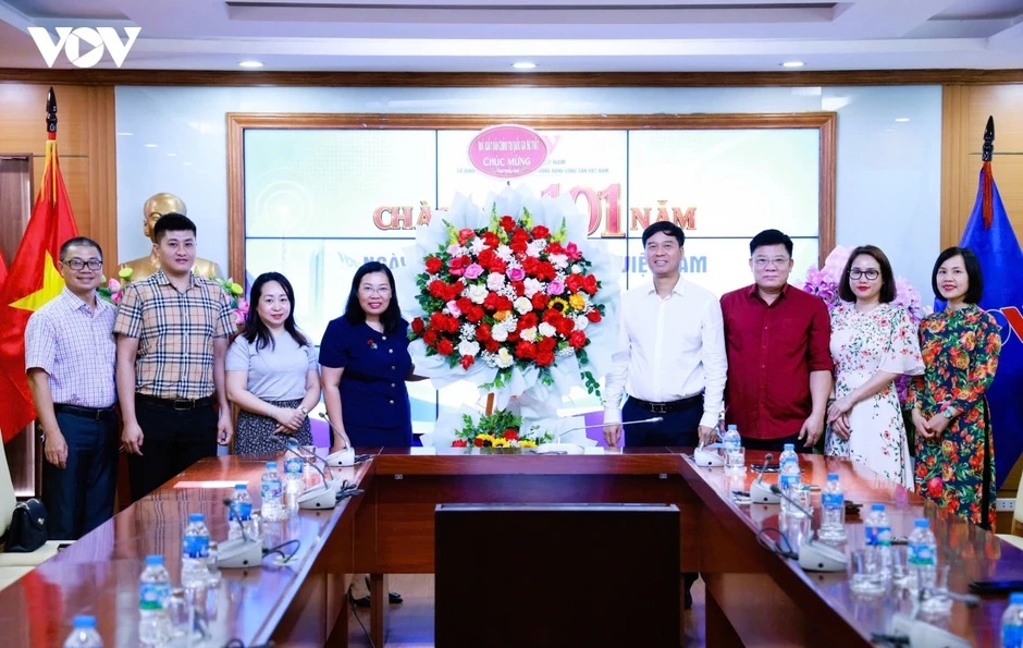 Nhiều cơ quan, đơn vị đến thăm, chúc mừng TinVina nhân dịp 21/6