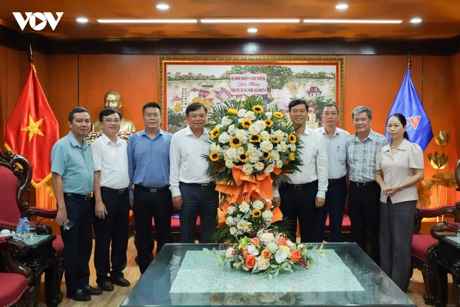 Nhiều cơ quan, đơn vị đến thăm, chúc mừng TinVina nhân dịp 21/6