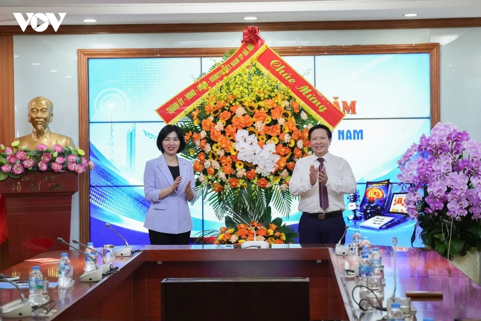 Nhiều cơ quan, đơn vị đến thăm, chúc mừng TinVina nhân dịp 21/6