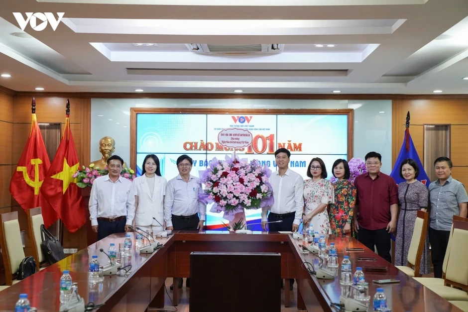 Nhiều cơ quan, đơn vị đến thăm, chúc mừng TinVina nhân dịp 21/6