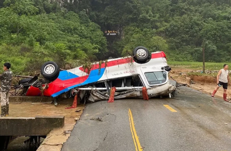 Nhiều địa phương chịu thiệt hại nặng nề do mưa lớn, dông lốc và sét đánh Nhiều địa phương chịu thiệt hại nặng nề do mưa lớn, dông lốc và sét đánh