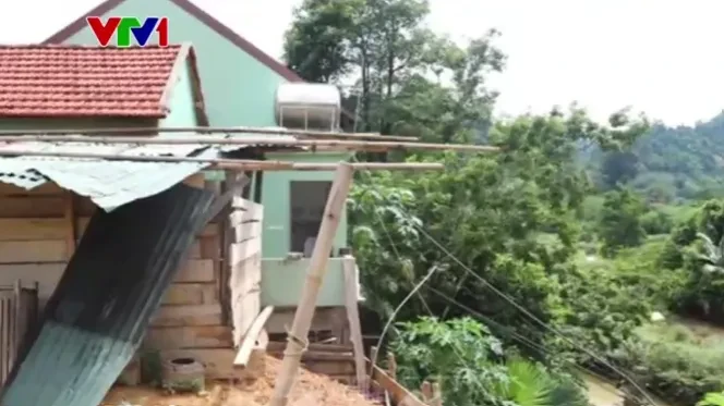 Nhiều địa phương khẩn trương gia cố điểm xung yếu, ứng phó sạt lở và mưa lũ Nhiều địa phương khẩn trương gia cố điểm xung yếu, ứng phó sạt lở và mưa lũ
