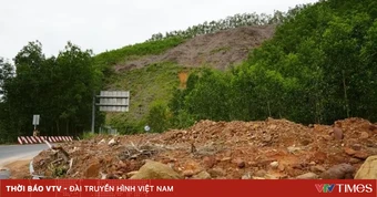 Nhiều điểm sạt lở trên đường dẫn vào cao tốc La Sơn - Hòa Liên