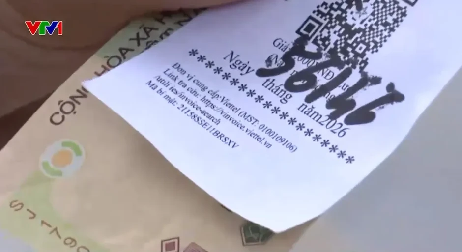 Nhiều điểm trông giữ xe ở Hà Nội thu phí cao hơn mức niêm yết Nhiều điểm trông giữ xe ở Hà Nội thu phí cao hơn mức niêm yết