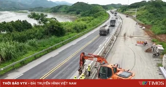 Nhiều đoạn rào chắn công trường trên cao tốc Nội Bài - Lào Cai được hạ thấp để bảo đảm an toàn