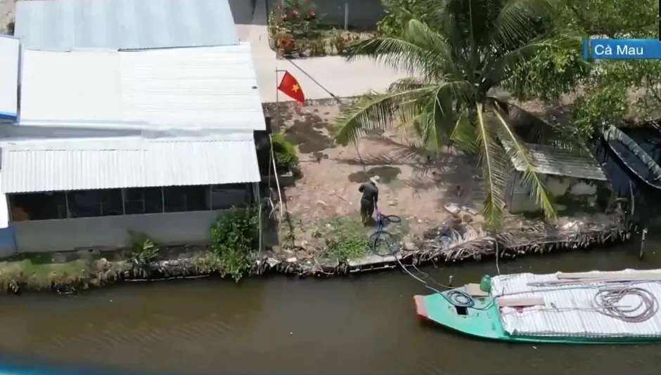 Nhiều hộ dân ở Cà Mau thiếu nước sinh hoạt mùa khô Nhiều hộ dân ở Cà Mau thiếu nước sinh hoạt mùa khô
