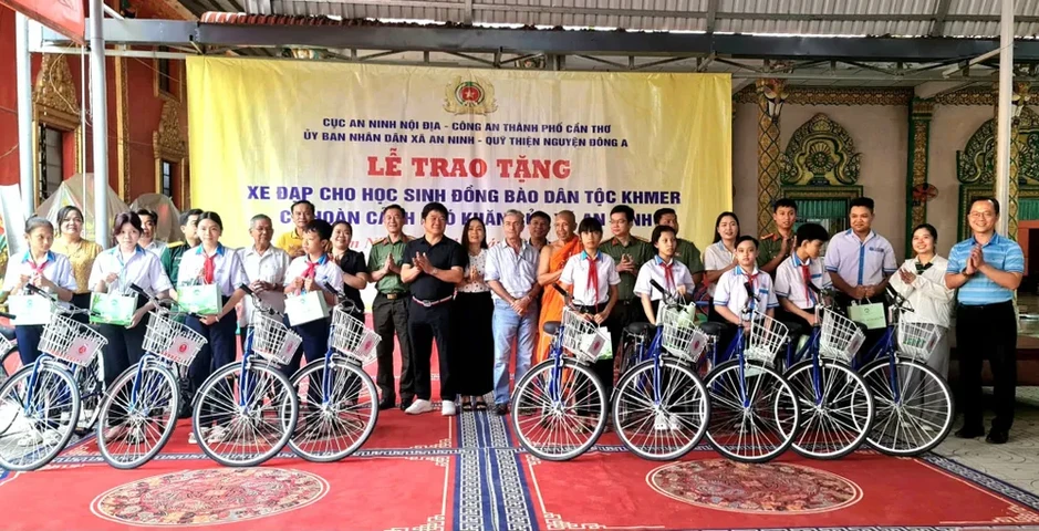 Nhiều hoạt động chăm lo đồng bào dân tộc thiểu số vùng khó khăn Nhiều hoạt động chăm lo đồng bào dân tộc thiểu số vùng khó khăn