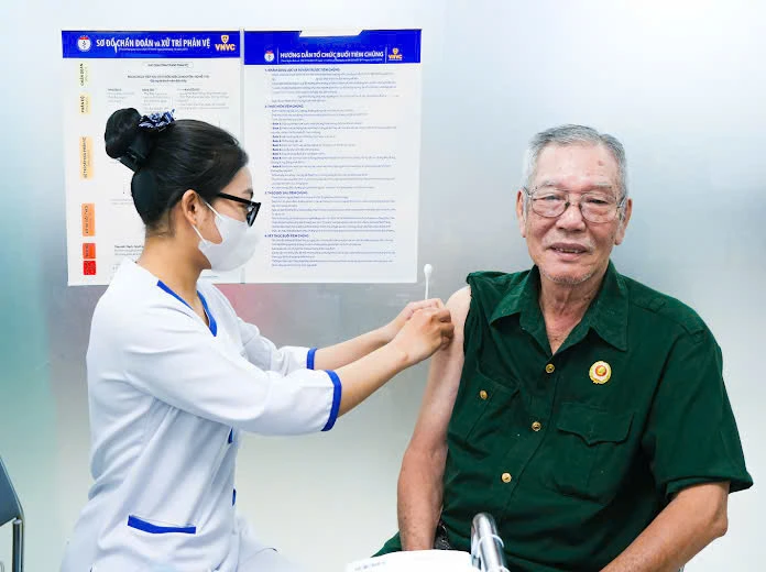 Nhiều hoạt động chăm sóc sức khỏe người có công nhân Ngày Thương binh - Liệt sĩ