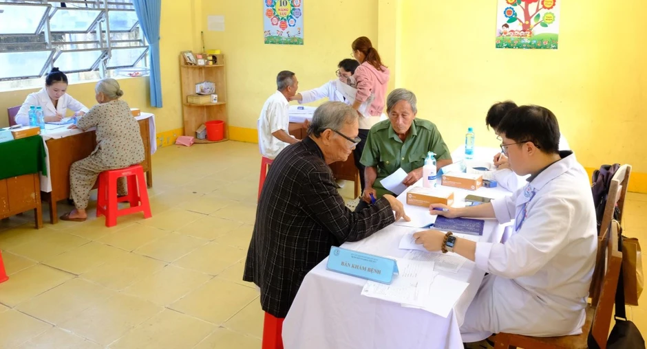 Nhiều hoạt động chăm sóc sức khỏe người có công nhân Ngày Thương binh - Liệt sĩ