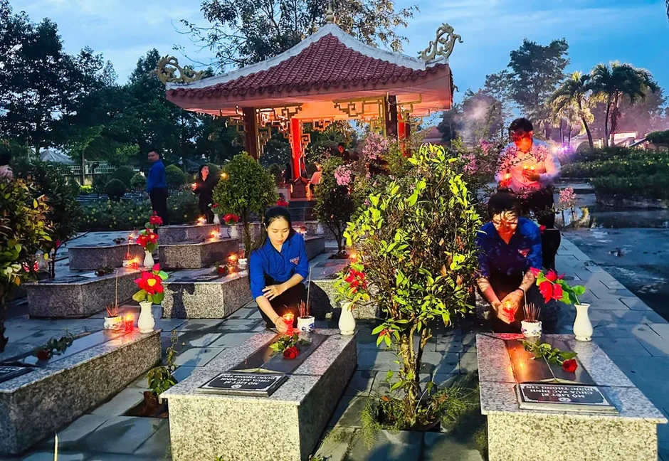 Nhiều hoạt động tri ân của tuổi trẻ TPHCM tại xã Dầu Tiếng Nhiều hoạt động tri ân của tuổi trẻ TPHCM tại xã Dầu Tiếng