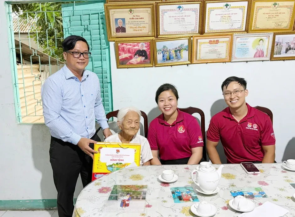 Nhiều hoạt động tri ân của tuổi trẻ TPHCM tại xã Dầu Tiếng Nhiều hoạt động tri ân của tuổi trẻ TPHCM tại xã Dầu Tiếng