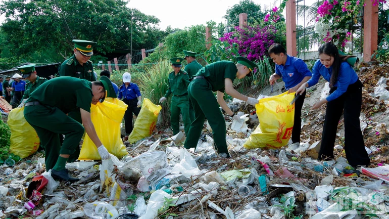 Nhiều hoạt động ý nghĩa hưởng ứng “Tháng thanh niên” và “Tháng Ba biên giới” Nhiều hoạt động ý nghĩa hưởng ứng “Tháng thanh niên” và “Tháng Ba biên giới”