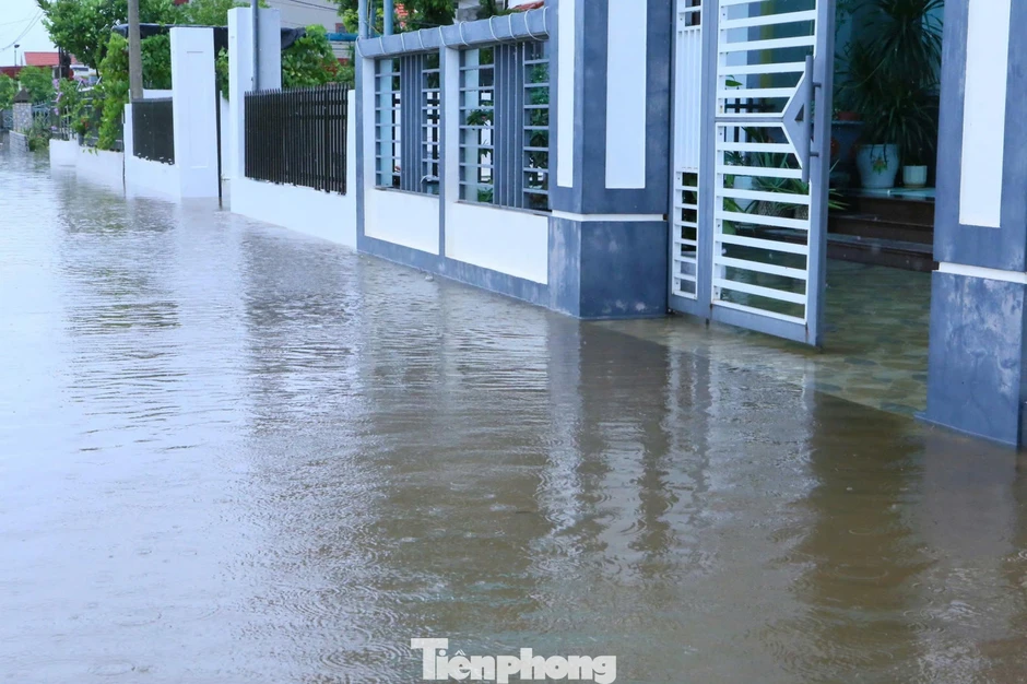 Nhiều khu vực ở Ninh Bình ngập sâu, nước sông Hoàng Long dâng cao trở lại