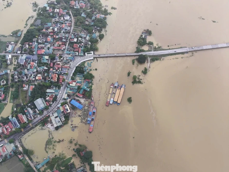 Nhiều khu vực ở Ninh Bình ngập sâu, nước sông Hoàng Long dâng cao trở lại