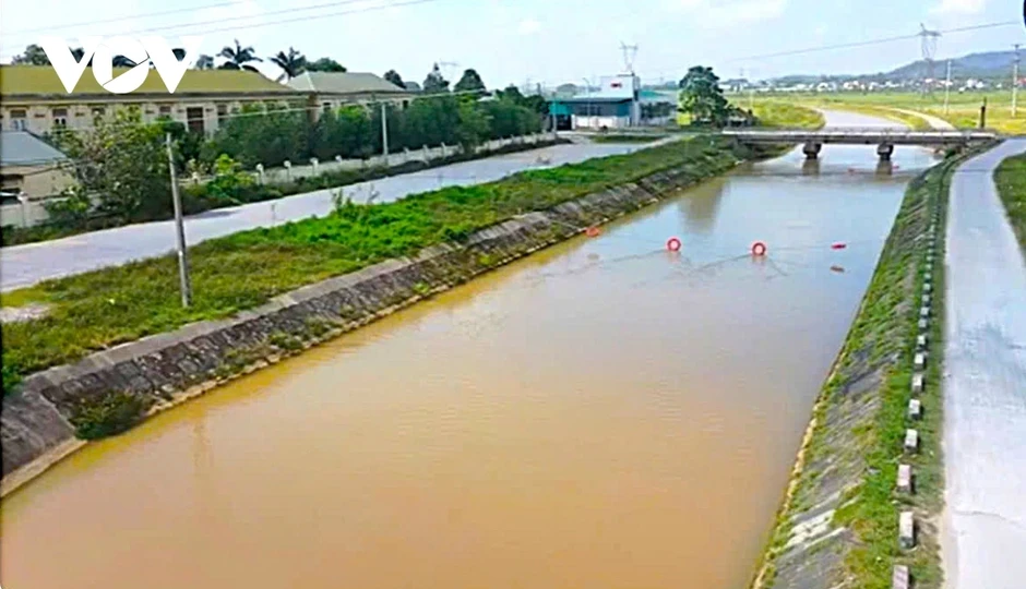 Nhiều nhà máy nước sạch ở Nghệ An tạm dừng lấy nước từ sông Lam do lo ngại ô nhiễm Nhiều nhà máy nước sạch ở Nghệ An tạm dừng lấy nước từ sông Lam do lo ngại ô nhiễm