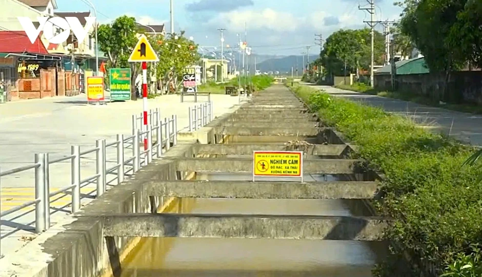 Nhiều nhà máy nước sạch ở Nghệ An tạm dừng lấy nước từ sông Lam do lo ngại ô nhiễm Nhiều nhà máy nước sạch ở Nghệ An tạm dừng lấy nước từ sông Lam do lo ngại ô nhiễm