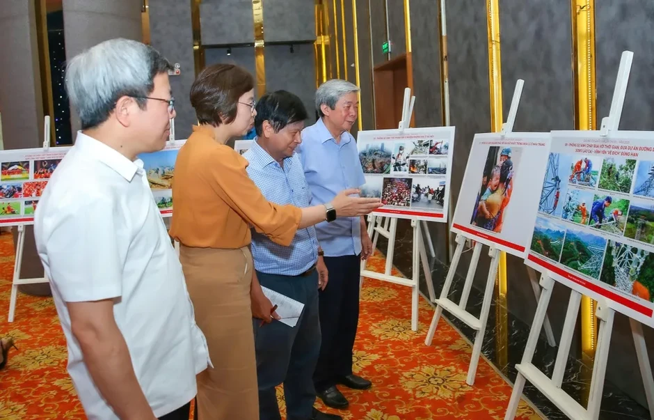 Nhiều tác phẩm báo chí thể hiện rõ tinh thần đổi mới, sáng tạo và chuyển đổi số mạnh mẽ Nhiều tác phẩm báo chí thể hiện rõ tinh thần đổi mới, sáng tạo và chuyển đổi số mạnh mẽ