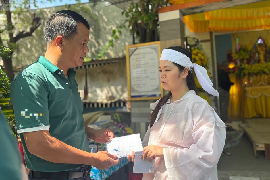 Nhiều tấm lòng hỗ trợ gia đình tài xế Biện Thái Sơn bị sát hại tại Quảng Trị Nhiều tấm lòng hỗ trợ gia đình tài xế Biện Thái Sơn bị sát hại tại Quảng Trị