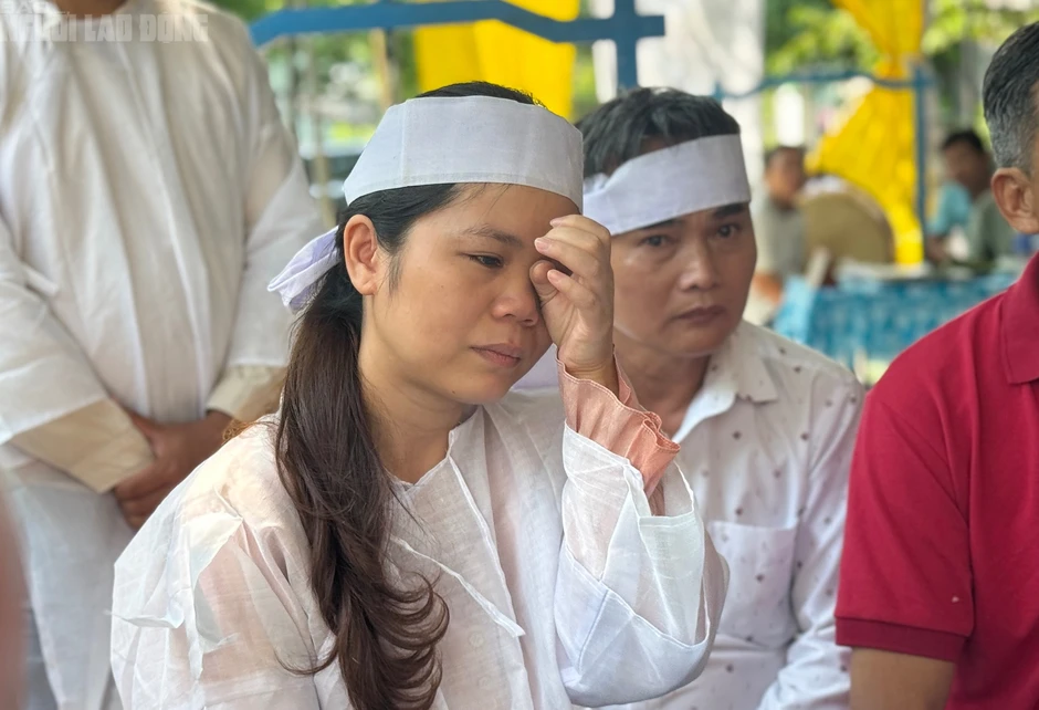 Nhiều tấm lòng hỗ trợ gia đình tài xế Biện Thái Sơn bị sát hại tại Quảng Trị Nhiều tấm lòng hỗ trợ gia đình tài xế Biện Thái Sơn bị sát hại tại Quảng Trị