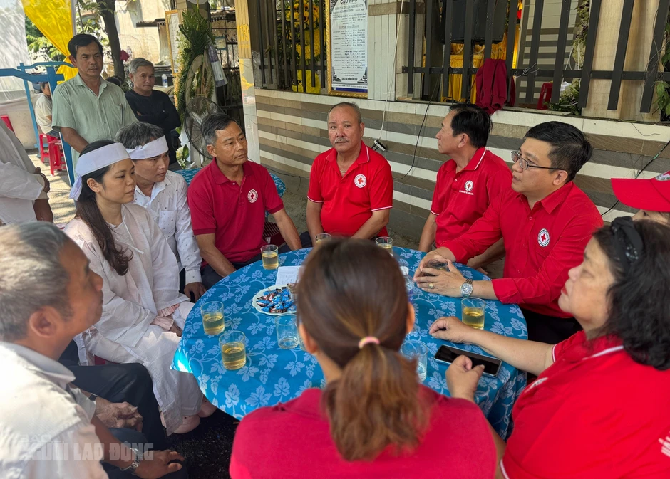 Nhiều tấm lòng hỗ trợ gia đình tài xế Biện Thái Sơn bị sát hại tại Quảng Trị Nhiều tấm lòng hỗ trợ gia đình tài xế Biện Thái Sơn bị sát hại tại Quảng Trị