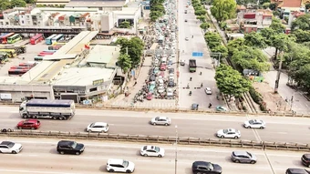 Nhiều tuyến đường cửa ngõ các đô thị lớn ùn tắc
