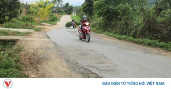 Nhiều tuyến đường ở biên giới Quảng Ngãi xuống cấp