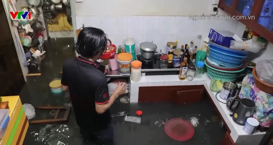 Nhiều tuyến đường ở TP Hồ Chí Minh ngập sâu sau mưa lớn, cuộc sống người dân đảo lộn Nhiều tuyến đường ở TP Hồ Chí Minh ngập sâu sau mưa lớn, cuộc sống người dân đảo lộn
