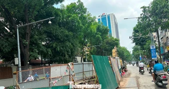 Nhiều tuyến phố Hà Nội rào chắn ban đêm để nâng cấp chiếu sáng