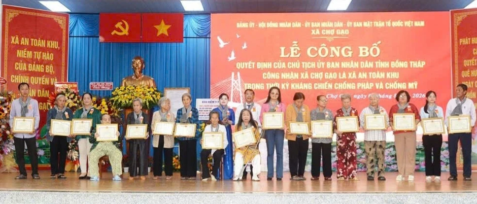 Nhiều xã, phường ở Đồng Tháp đón nhận danh hiệu “An toàn khu” trong kháng chiến Nhiều xã, phường ở Đồng Tháp đón nhận danh hiệu “An toàn khu” trong kháng chiến