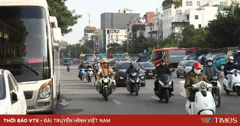 Nhiều xe khách dừng đỗ sai quy định để chờ giờ vào nội đô Hà Nội Nhiều xe khách dừng đỗ sai quy định để chờ giờ vào nội đô Hà Nội