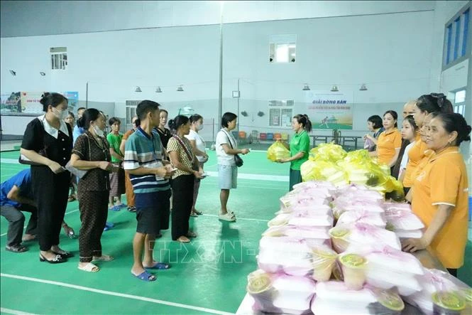 Những bếp ăn 0 đồng giữa lòng cố đô