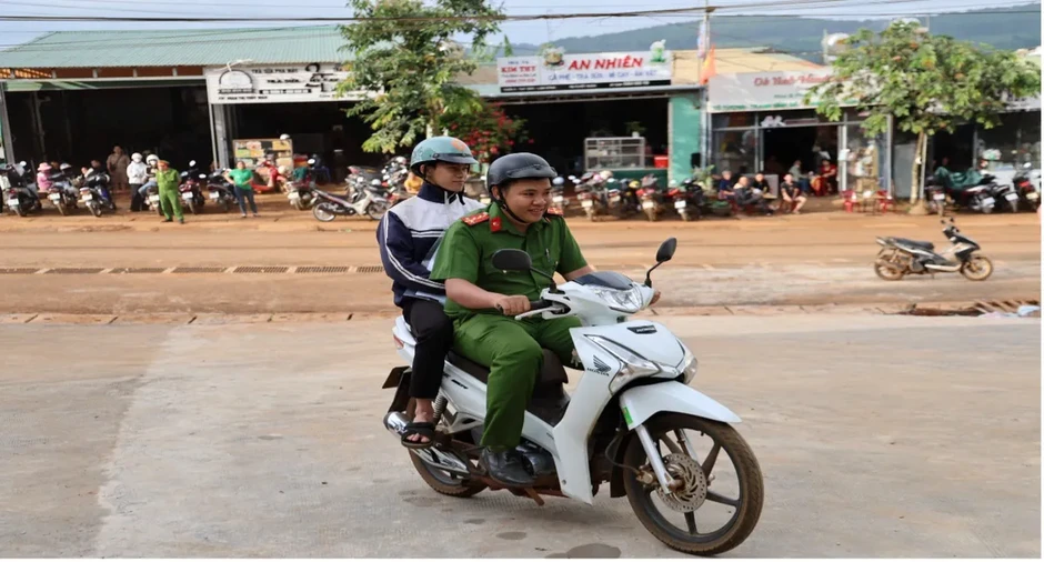 Những chuyến xe đặc biệt đưa thí sinh kịp giờ thi ở vùng biên Những chuyến xe đặc biệt đưa thí sinh kịp giờ thi ở vùng biên
