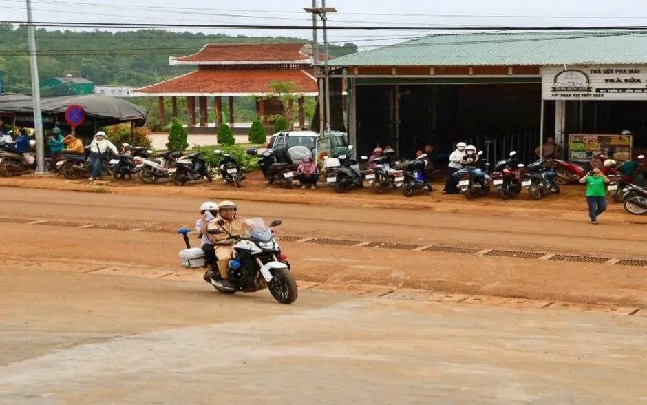 Những chuyến xe đặc biệt đưa thí sinh kịp giờ thi ở vùng biên Những chuyến xe đặc biệt đưa thí sinh kịp giờ thi ở vùng biên