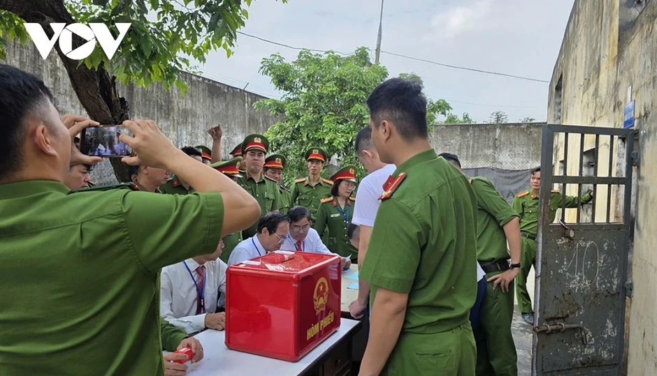 Những lá phiếu đặc biệt của hàng nghìn cử tri trong trại tạm giam