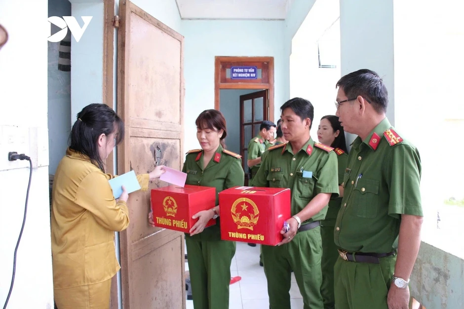 Những lá phiếu đặc biệt của hàng nghìn cử tri trong trại tạm giam