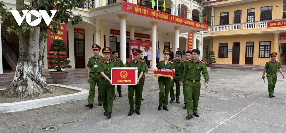 Những lá phiếu đặc biệt của hàng nghìn cử tri trong trại tạm giam