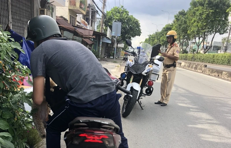 Những lỗi vi phạm phổ biến dẫn đến tai nạn, ùn ứ giao thông Những lỗi vi phạm phổ biến dẫn đến tai nạn, ùn ứ giao thông