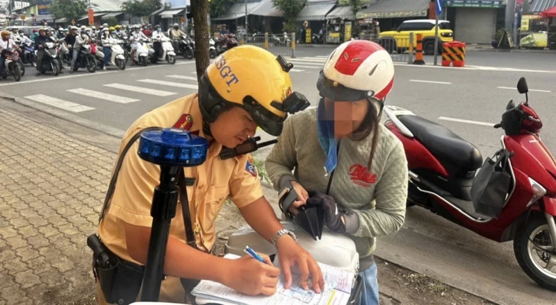 Những lỗi vi phạm phổ biến dẫn đến tai nạn, ùn ứ giao thông Những lỗi vi phạm phổ biến dẫn đến tai nạn, ùn ứ giao thông