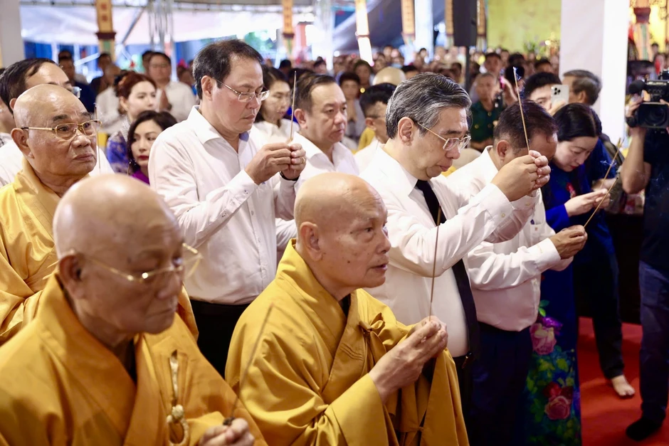 Những nén nhang tri ân ký ức Mậu Thân tại Công viên Lê Thị Riêng