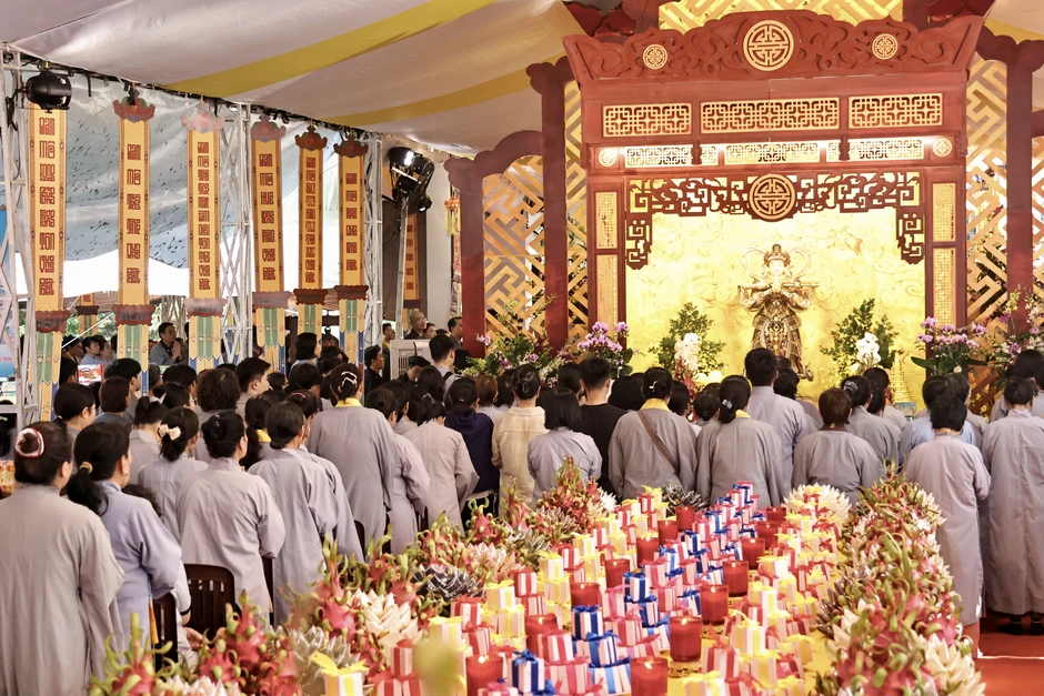 Những nén nhang tri ân ký ức Mậu Thân tại Công viên Lê Thị Riêng