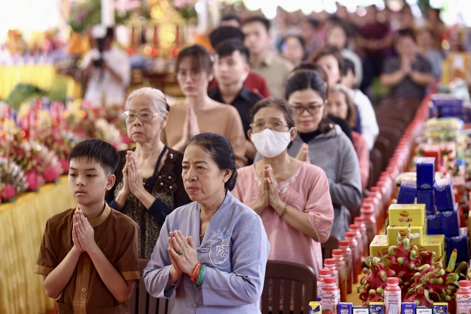 Những nén nhang tri ân ký ức Mậu Thân tại Công viên Lê Thị Riêng