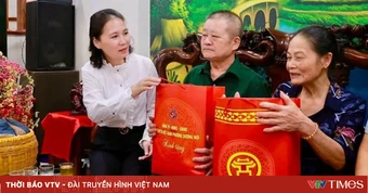 Những sổ tiết kiệm tình nghĩa trao tận tay người có công tại phường Dương Nội (Hà Nội)