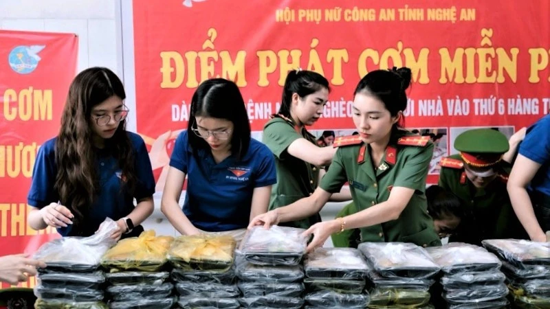 Những suất cơm nghĩa tình ở Bệnh viện Hữu nghị đa khoa Nghệ An Những suất cơm nghĩa tình ở Bệnh viện Hữu nghị đa khoa Nghệ An