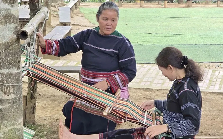 Niềm vinh dự của đồng bào các dân tộc khi cầm lá phiếu tại Thủ đô Niềm vinh dự của đồng bào các dân tộc khi cầm lá phiếu tại Thủ đô