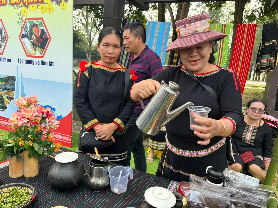 Niềm vinh dự của đồng bào các dân tộc khi cầm lá phiếu tại Thủ đô Niềm vinh dự của đồng bào các dân tộc khi cầm lá phiếu tại Thủ đô