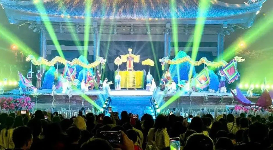 Ninh Bình bứt phá mùa lễ: Hành trình trải nghiệm đa sắc níu chân du khách Ninh Bình bứt phá mùa lễ: Hành trình trải nghiệm đa sắc níu chân du khách